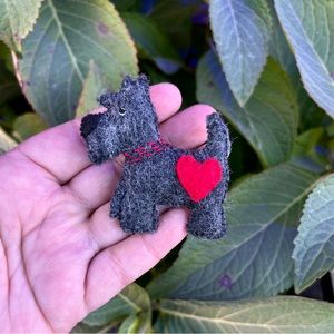 Scottie terrier brooch, pet dog pin, animal jewelry, handmade dog brooch